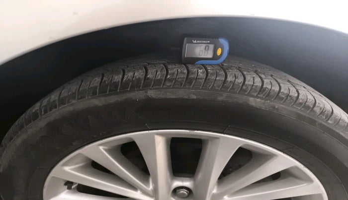 2016 Toyota Camry HYBRID, Hybrid, Automatic, 29,527 km, tyre