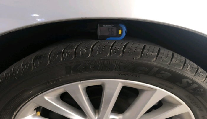 2016 Toyota Camry HYBRID, Hybrid, Automatic, 29,527 km, tyre