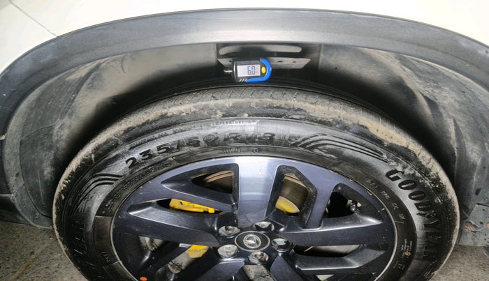 2021 Tata Safari XMA, Diesel, Automatic, 1,39,684 km, tyre