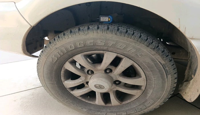 2011 Tata Safari 4X2 VX DICOR 2.2 VTT, Diesel, Manual, 1,39,834 km, tyre