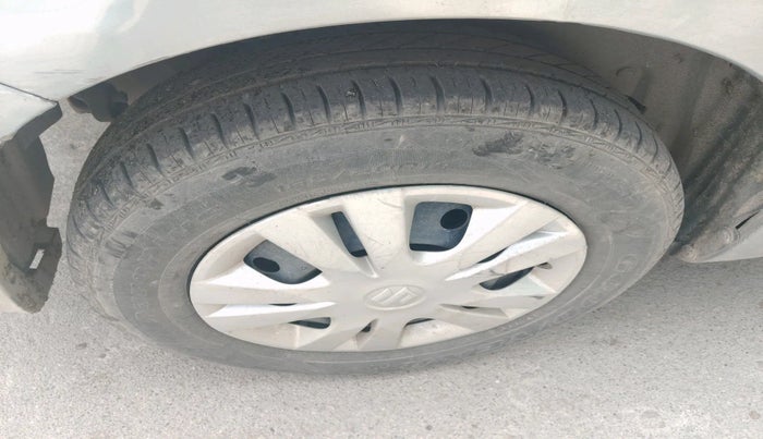 2013 Maruti Swift Dzire VXI, Petrol, Manual, 1,06,269 km, tyre
