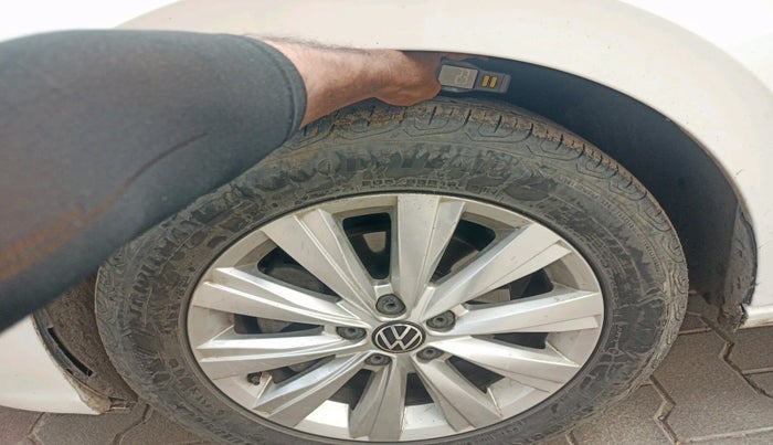 2023 Volkswagen VIRTUS HIGHLINE TSI 1.0 AT, Petrol, Automatic, 49,157 km, tyre
