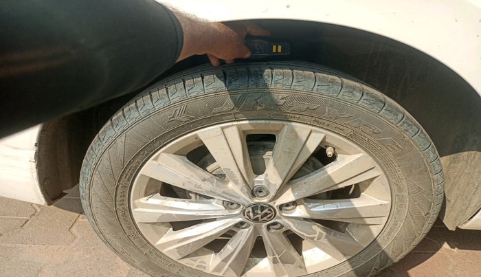 2023 Volkswagen VIRTUS HIGHLINE TSI 1.0 AT, Petrol, Automatic, 49,157 km, tyre
