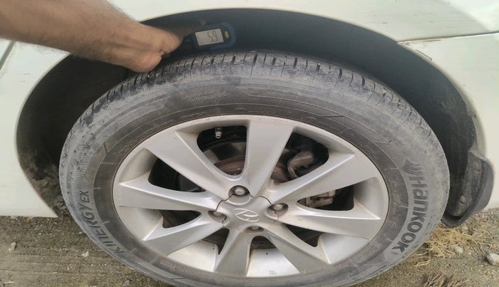 2012 Hyundai Verna FLUIDIC 1.6 CRDI SX, Diesel, Manual, 82,202 km, tyre