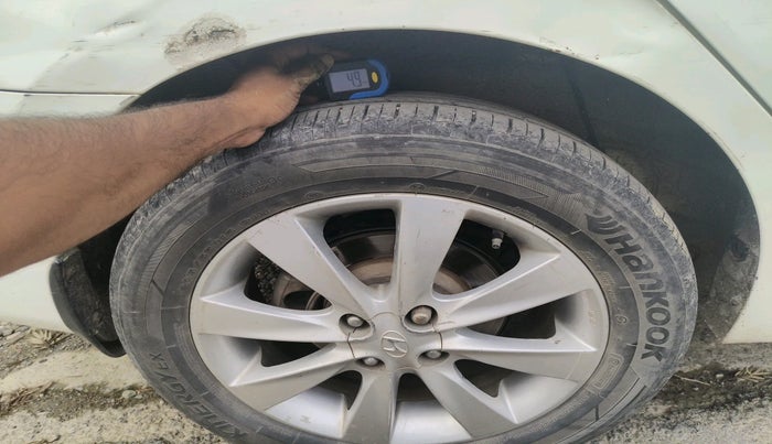 2012 Hyundai Verna FLUIDIC 1.6 CRDI SX, Diesel, Manual, 82,202 km, tyre