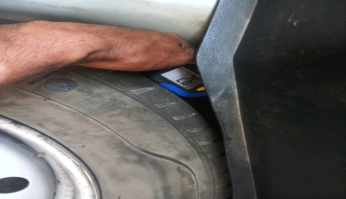 2016 Maruti Swift VDI, Diesel, Manual, 1,41,010 km, tyre