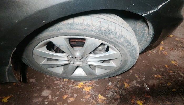 2013 Hyundai Verna FLUIDIC 1.6 CRDI SX, Diesel, Manual, 1,00,370 km, tyre