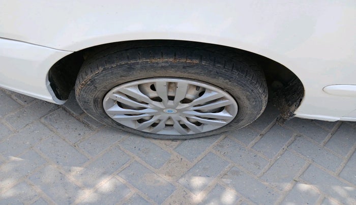 2011 Hyundai Accent EXECUTIVE, Petrol, Manual, 83,091 km, tyre