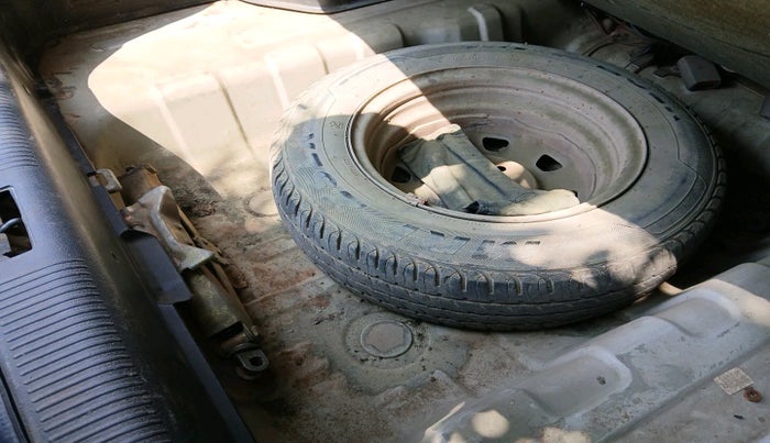 2011 Hyundai Accent EXECUTIVE, Petrol, Manual, 83,091 km, tyre