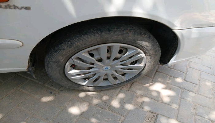 2011 Hyundai Accent EXECUTIVE, Petrol, Manual, 83,091 km, tyre