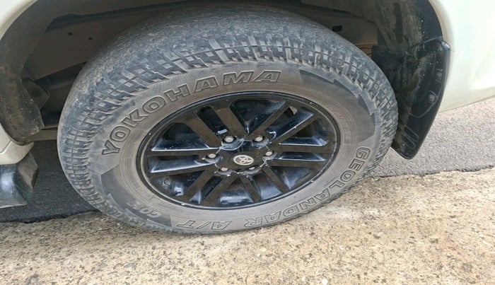 2013 Toyota Fortuner 3.0 4X2 AT, Diesel, Automatic, 52,683 km, tyre