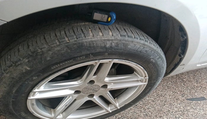 2014 Maruti Swift VXI, Petrol, Manual, 1,06,936 km, tyre