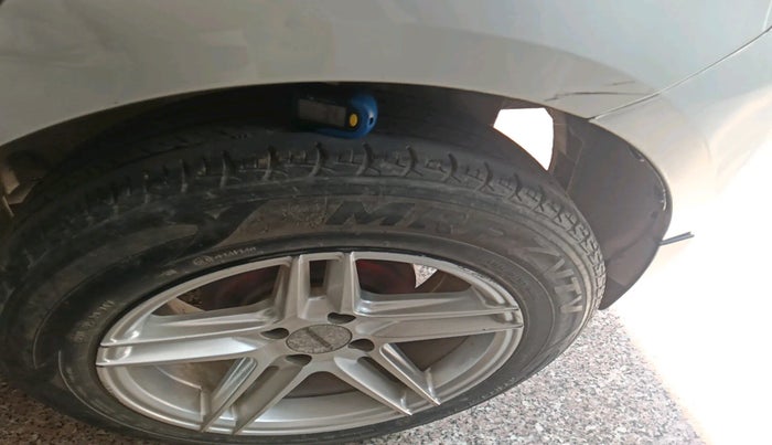 2014 Maruti Swift VXI, Petrol, Manual, 1,06,936 km, tyre