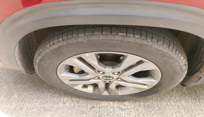 2019 KIA SELTOS HTX 1.5 PETROL, Petrol, Manual, 9,00,000 km, tyre