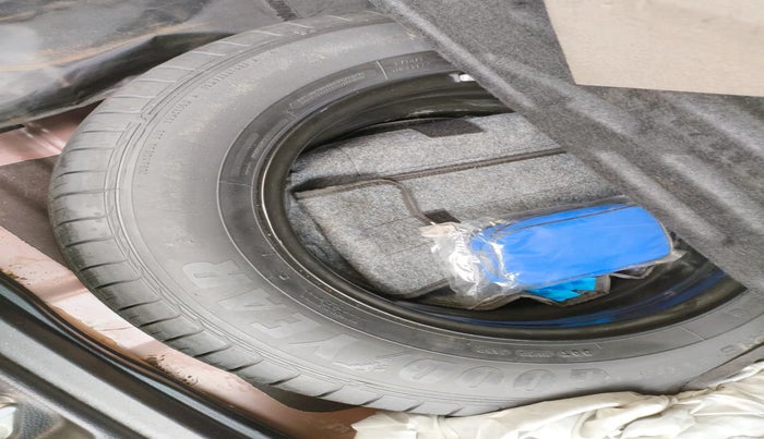 2019 KIA SELTOS HTX 1.5 PETROL, Petrol, Manual, 9,00,000 km, tyre