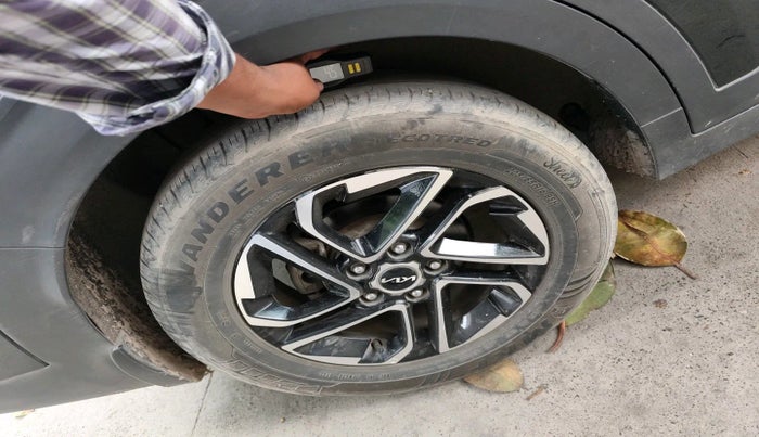 2022 KIA CARENS PRESTIGE PLUS 1.5 DIESEL 7 STR, Diesel, Manual, 45,000 km, tyre