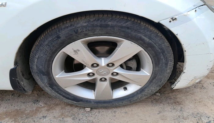 2012 Hyundai New Elantra 1.6 CRDI, Diesel, Manual, 1,46,892 km, tyre