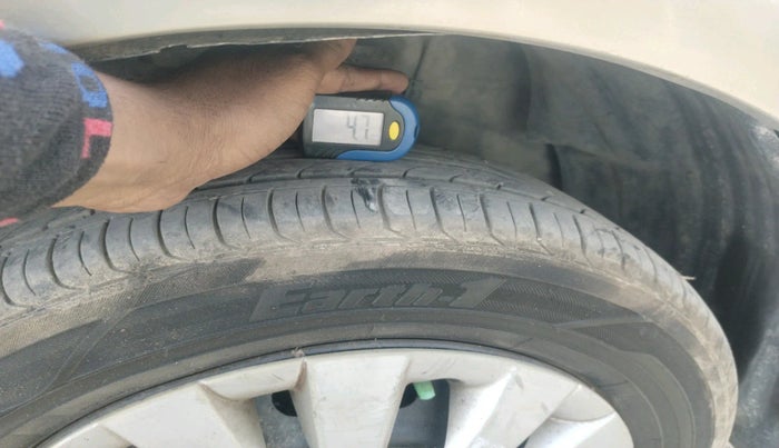 2015 Toyota Corolla Altis JS PETROL, Petrol, Manual, 80,571 km, tyre