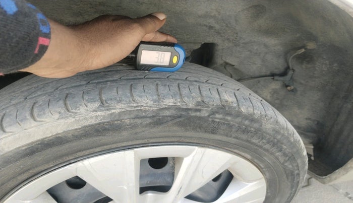 2015 Toyota Corolla Altis JS PETROL, Petrol, Manual, 80,571 km, tyre