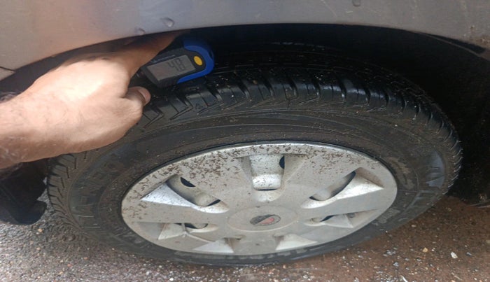 2012 Maruti Wagon R 1.0 LXI CNG, Petrol, Manual, 75,946 km, tyre