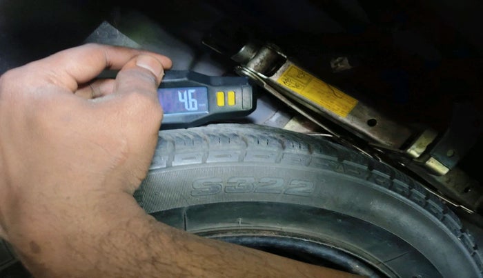 2011 Hyundai Eon MAGNA, Petrol, Manual, 61,250 km, tyre