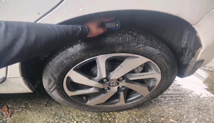 2022 Toyota Glanza V, Petrol, Manual, 35,800 km, tyre