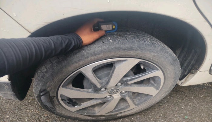 2022 Toyota Glanza V, Petrol, Manual, 35,800 km, tyre