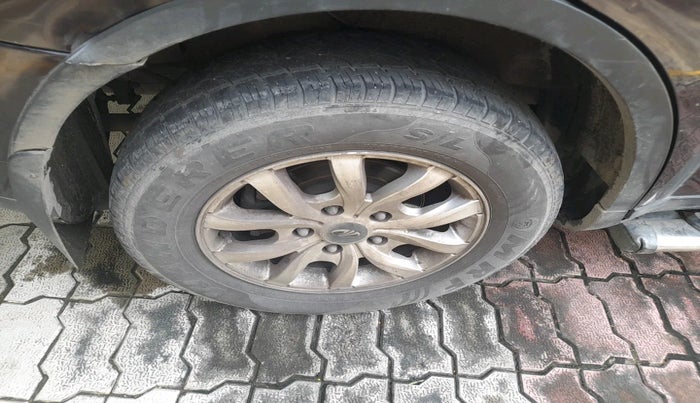 2018 Mahindra XUV500 W9, Diesel, Manual, 1,05,942 km, tyre