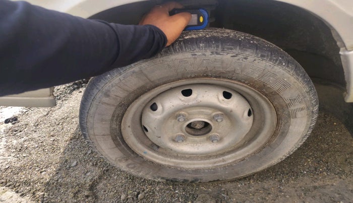 2010 Maruti Omni 5 STR, Petrol, Manual, 76,072 km, tyre