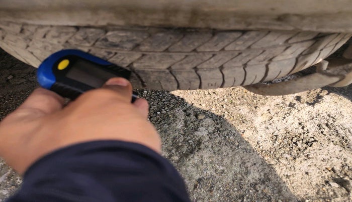 2010 Maruti Omni 5 STR, Petrol, Manual, 76,072 km, tyre