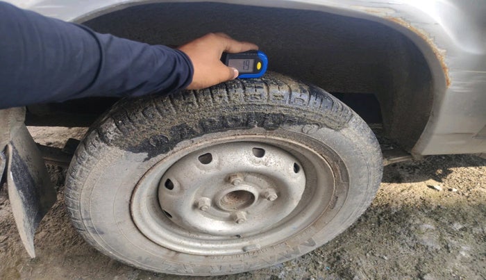 2010 Maruti Omni 5 STR, Petrol, Manual, 76,072 km, tyre