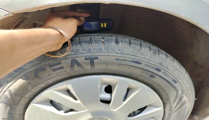 2013 Maruti Swift LXI, Petrol, Manual, 1,05,850 km, tyre