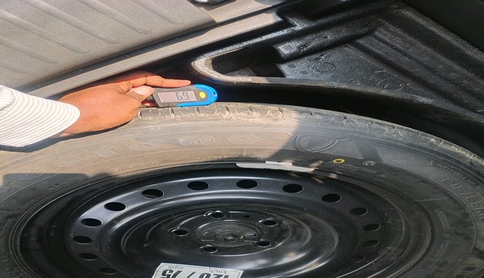 2017 Jeep Compass LIMITED 1.4 PETROL AT, Petrol, Automatic, 1,28,862 km, tyre