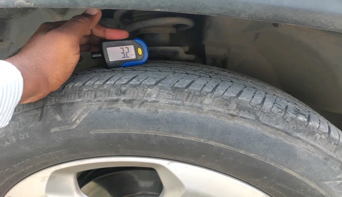 2017 Jeep Compass LIMITED 1.4 PETROL AT, Petrol, Automatic, 1,28,862 km, tyre