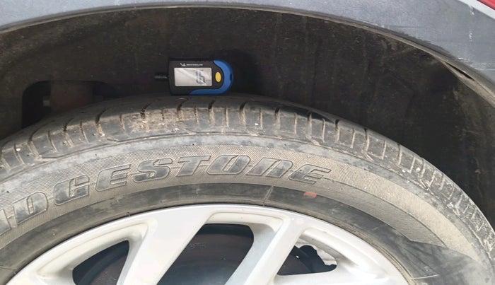 2023 Mahindra XUV300 W8 1.2 PETROL, Petrol, Manual, 4,760 km, tyre