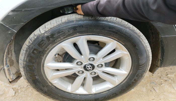 2015 Hyundai Creta SX 1.6 DIESEL, Diesel, Manual, 1,08,000 km, tyre