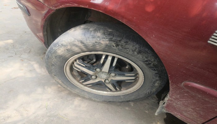 2010 Hyundai Accent EXECUTIVE, Petrol, Manual, 1,01,680 km, tyre