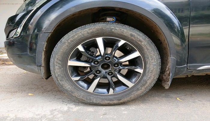 2018 Mahindra XUV500 W11 AT, Diesel, Automatic, 1,38,832 km, tyre