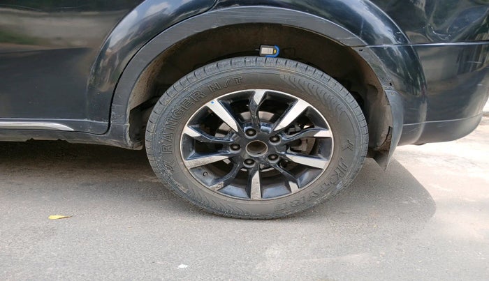 2018 Mahindra XUV500 W11 AT, Diesel, Automatic, 1,38,832 km, tyre