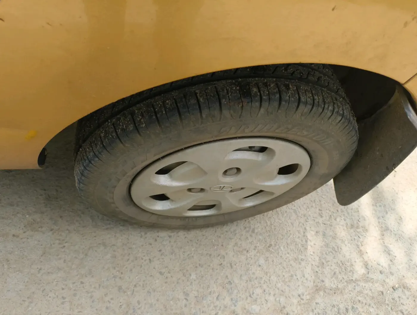 2013 Tata Nano LX, Petrol, Manual, 47,892 km, tyre
