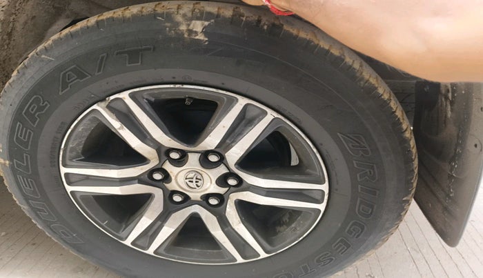 2012 Toyota Fortuner 3.0 4X2 AT, Diesel, Automatic, 1,25,256 km, tyre