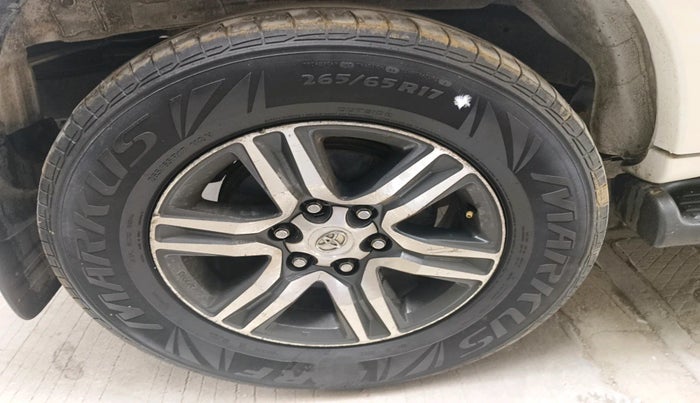 2012 Toyota Fortuner 3.0 4X2 AT, Diesel, Automatic, 1,25,256 km, tyre