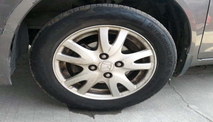 2014 Honda Brio VX MT, Petrol, Manual, 1,06,501 km, tyre
