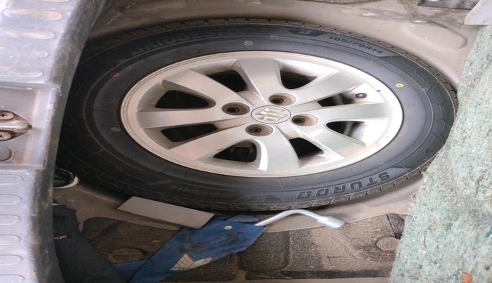 2011 Maruti Ritz ZXI, Petrol, Manual, 39,124 km, tyre