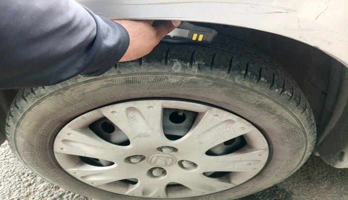 2012 Honda Brio S MT, Petrol, Manual, 1,04,741 km, tyre