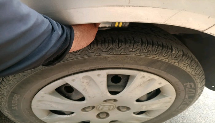 2012 Honda Brio S MT, Petrol, Manual, 1,04,741 km, tyre