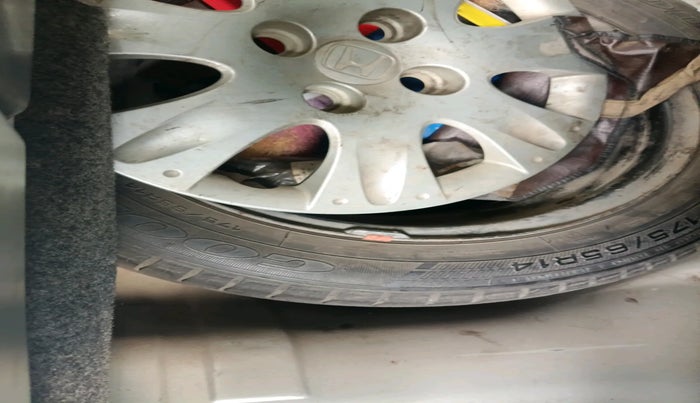 2012 Honda Brio S MT, Petrol, Manual, 1,04,741 km, tyre