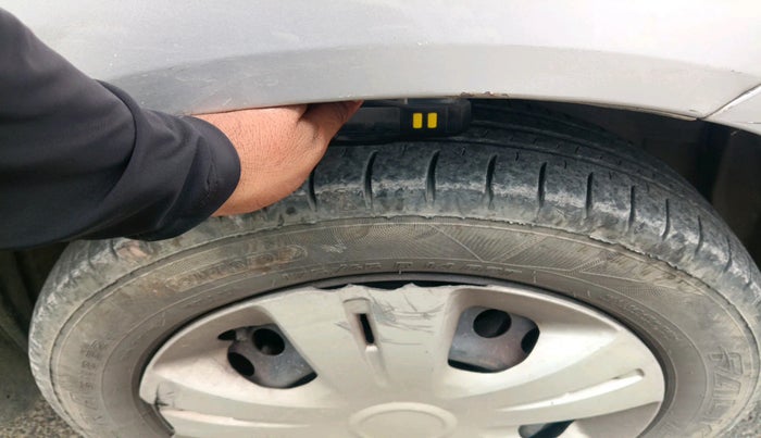 2012 Honda Brio S MT, Petrol, Manual, 1,04,741 km, tyre