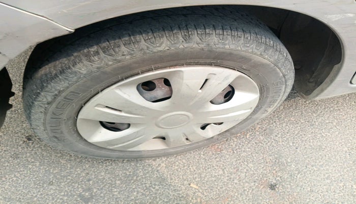 2012 Honda Brio S MT, Petrol, Manual, 1,04,741 km, tyre