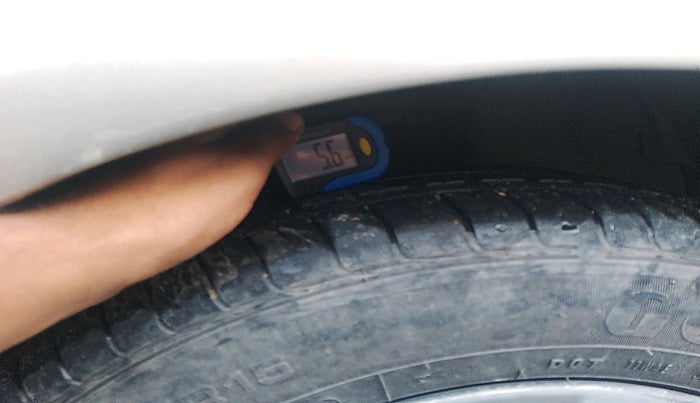 2010 Toyota Corolla Altis VL AT PETROL, Petrol, Automatic, 2,00,770 km, tyre